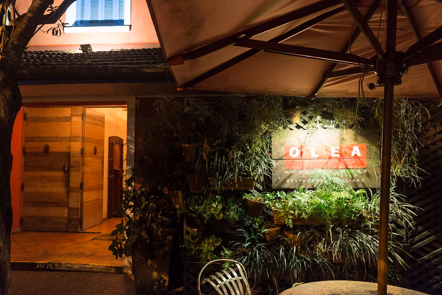 Restaurante Olea, no entorno do Platz 450 em Pinheiros